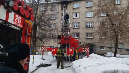 В Алтайском крае 8 марта из огня горевшего здания спасены 15 человек