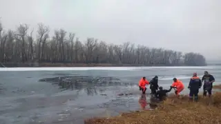 В Минусинске двое мужчин провалились под лёд на Енисее