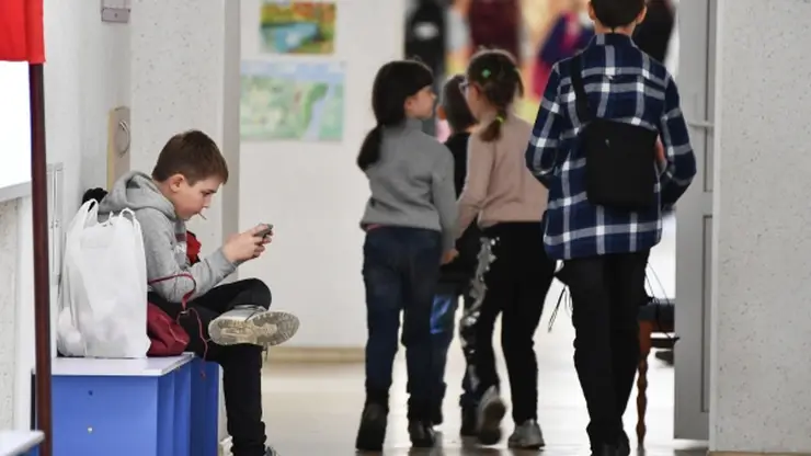 Красноярским школьникам запретили использовать телефоны во время уроков