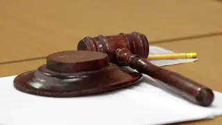 Житель Барнаула избил ремнем свою 12-летнюю дочь за плохую уборку и учебу и оказался в суде