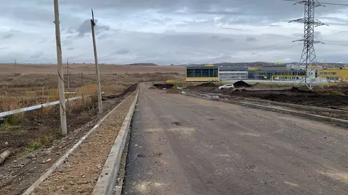 В Октябрьском районе Красноярска завершается строительство дороги к новой школе