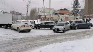 В Иркутске в аварию попали 12 автомобилей