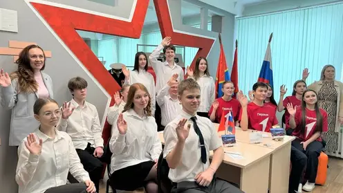 Красноярские школьники отправили открытки в 62 города трудовой доблести